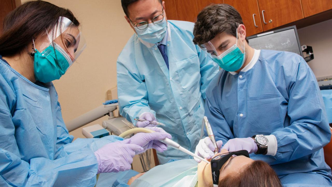 Complete List of Schools That Offer Dental Implants